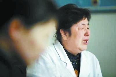 “手术室自拍”风波患者打算给医院送锦旗