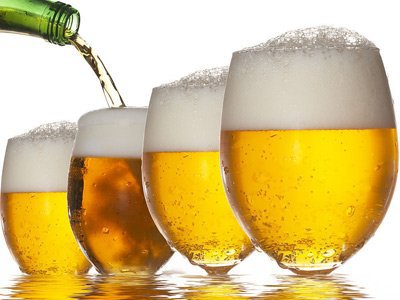 积极抗衰老 喝啤酒+打桌球