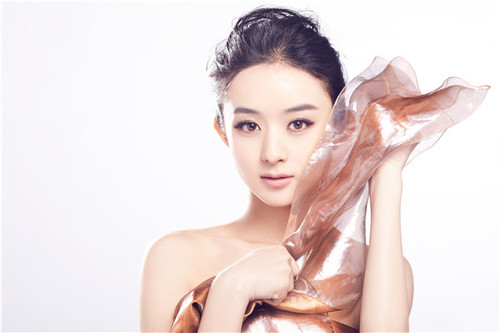 赵丽颖性感美肩小细腿有招