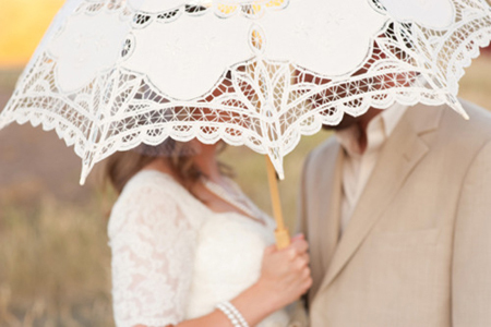 去爱那个爱你的人吧