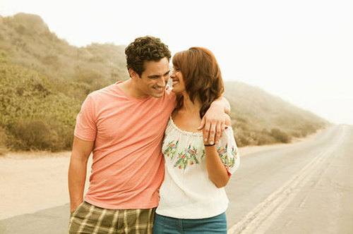 10个小动作让他更爱你