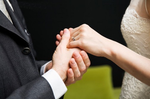 “恐婚”是易传染的流行病